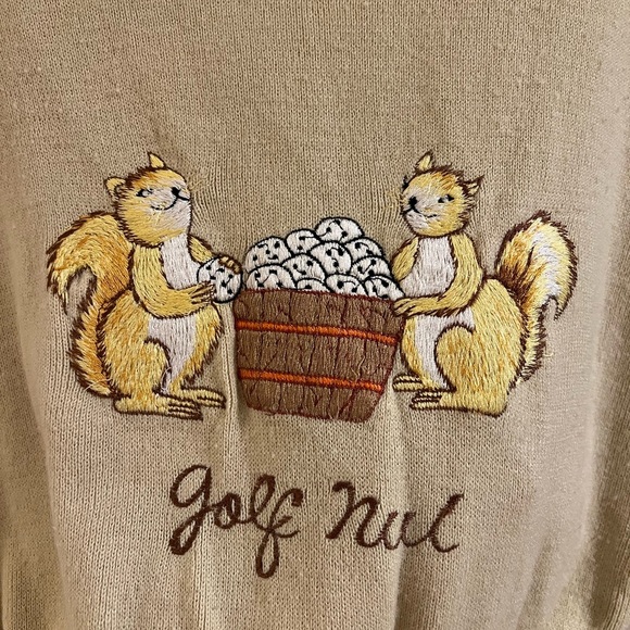 V I N T A G E  Women's Beige Sweater with Squirrel Embroidery - Picture 2 of 3